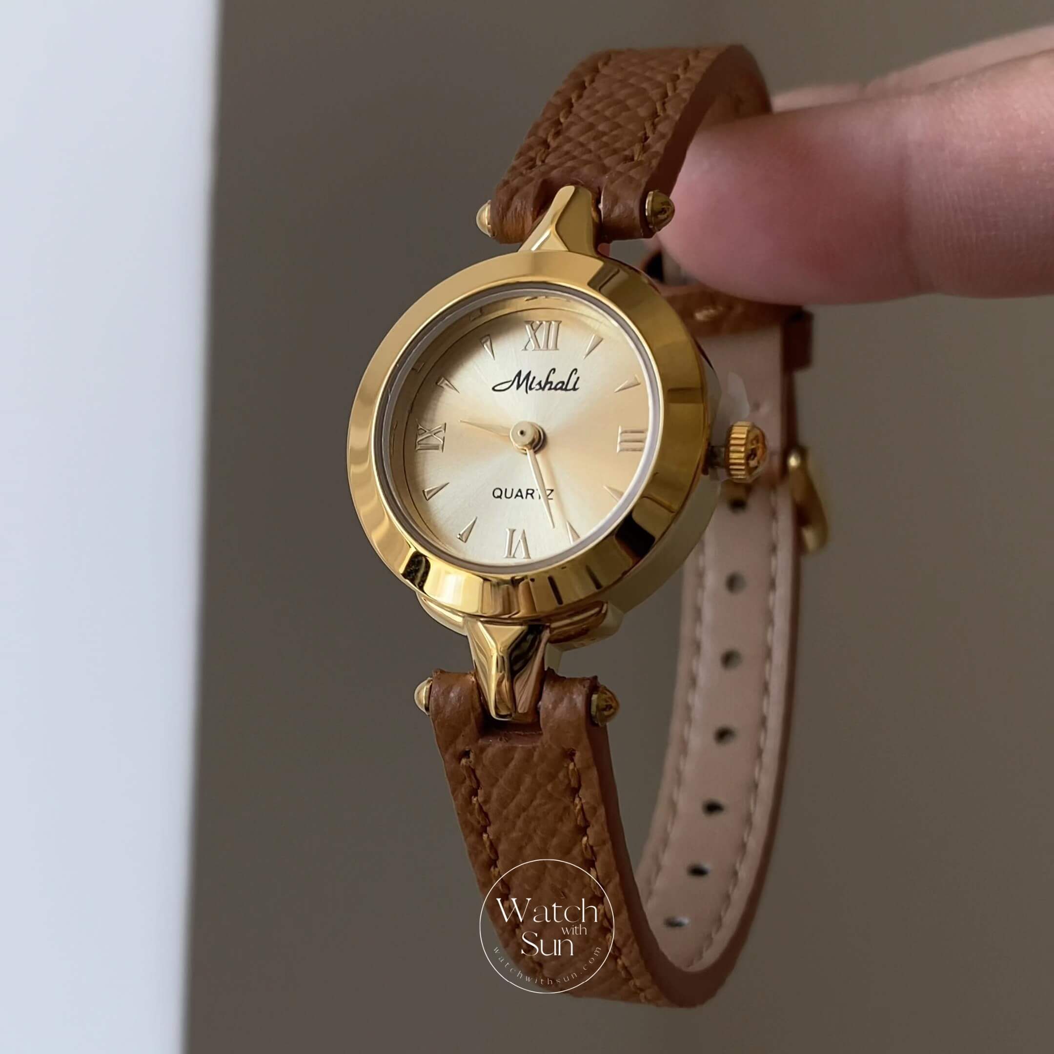 Chic Gold Face Black Leather Band Ladies Watch