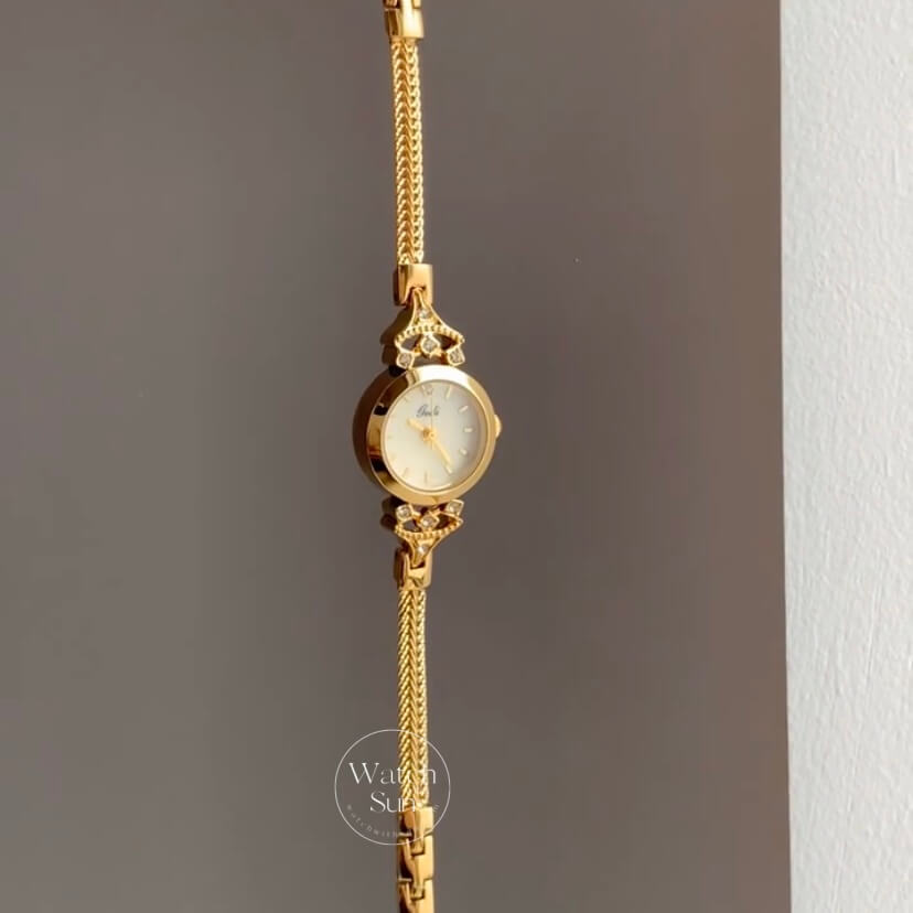 Chic Round Small Face Thin Bracelet Watch