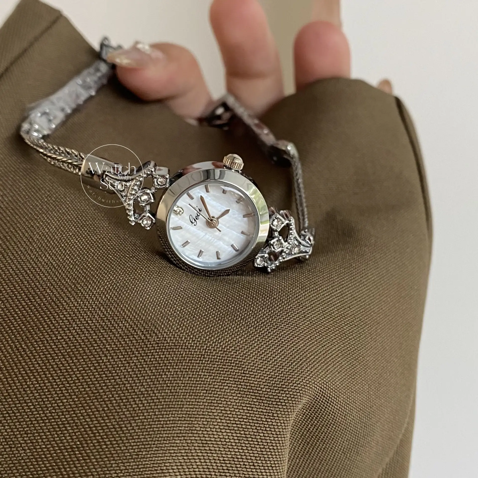 Chic Round Small Face Silver/Gold Thin Bracelet Watch