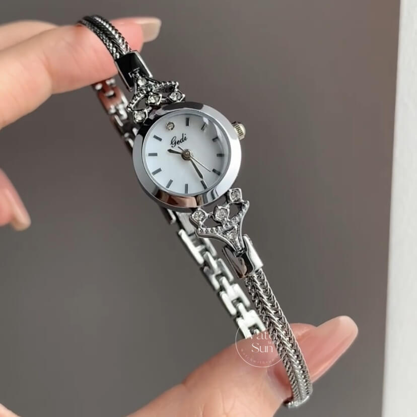 Chic Round Small Face Thin Bracelet Watch