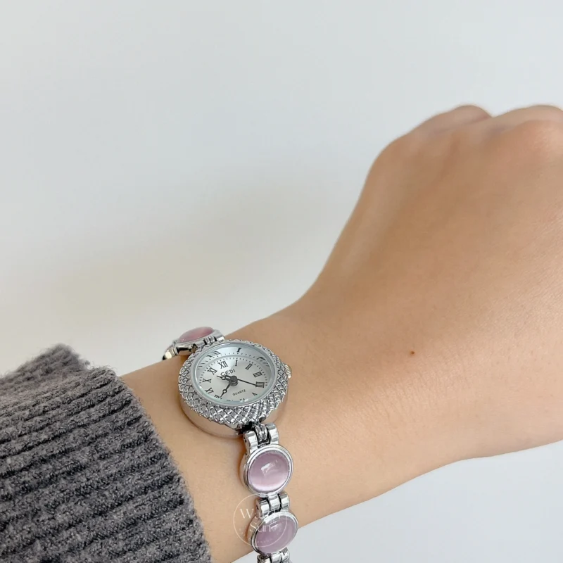 Vintage Round Blue/Purple Cat's Eye Bracelet Watch