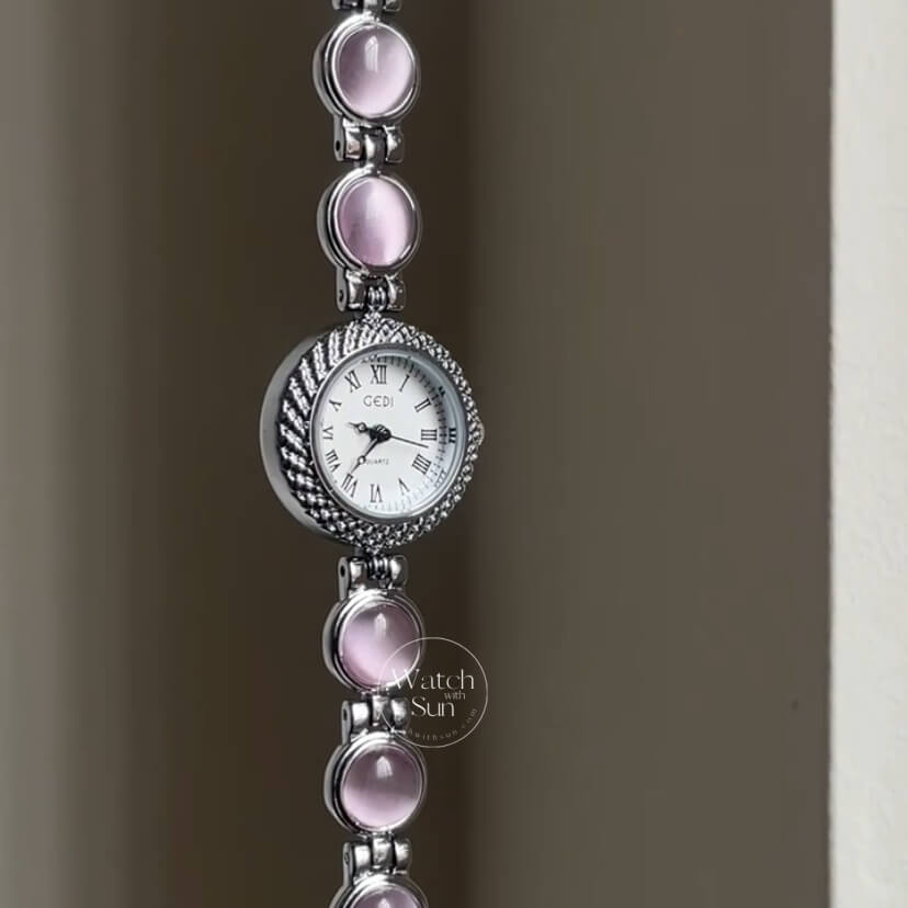 Vintage Round Blue/Purple Cat's Eye Bracelet Watch