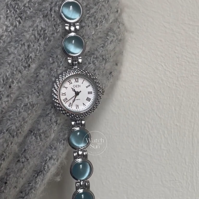 Vintage Round Blue/Purple Cat's Eye Bracelet Watch