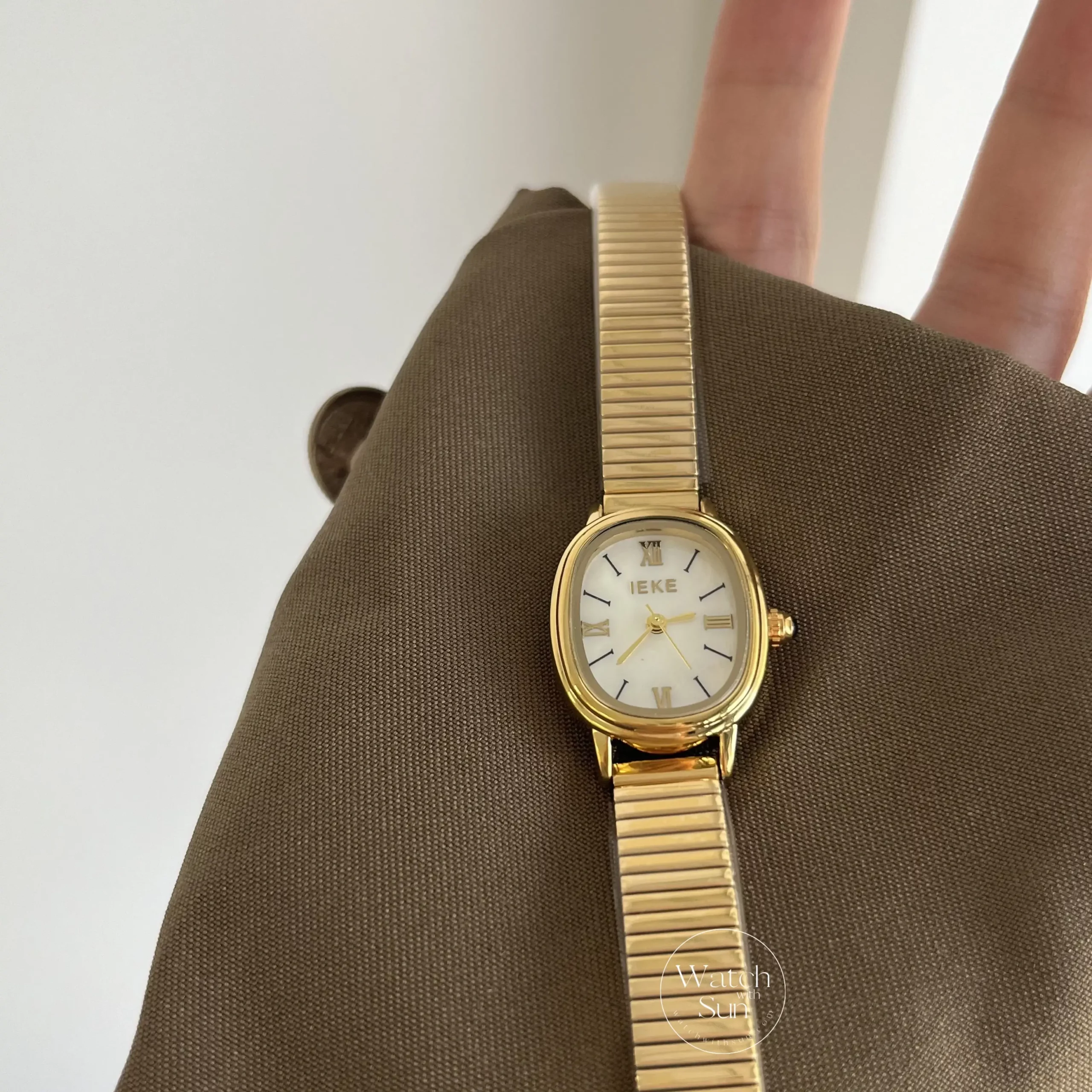 Women’s Classic Gold Oval Mother of Pearl Bracelet Watch