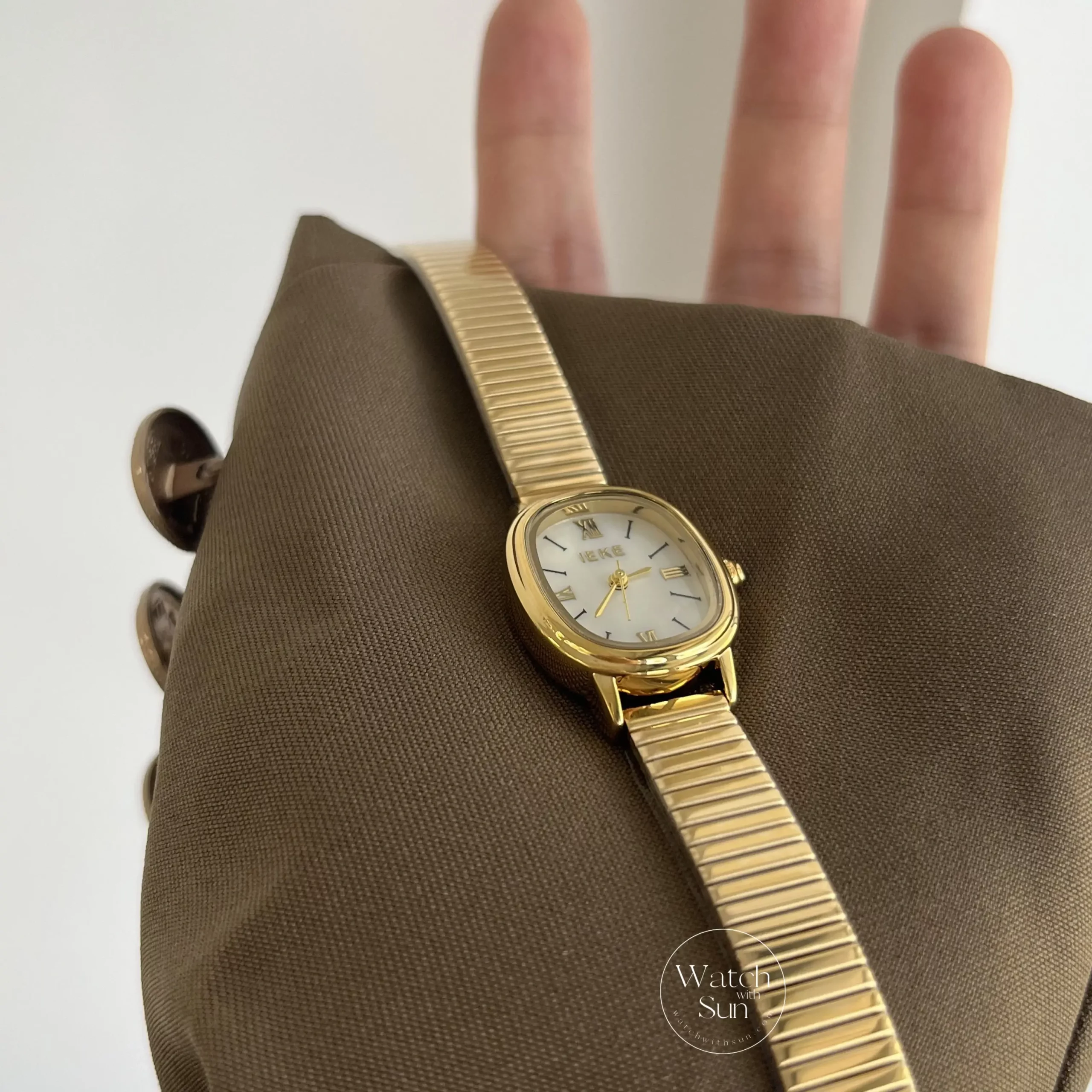 Women’s Classic Gold Oval Mother of Pearl Bracelet Watch