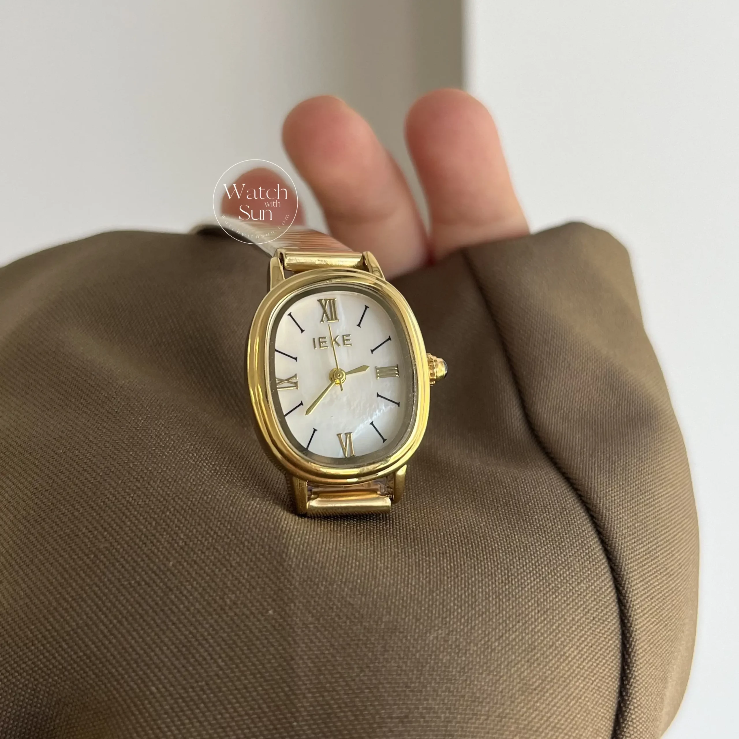 Women’s Classic Gold Oval Mother of Pearl Bracelet Watch