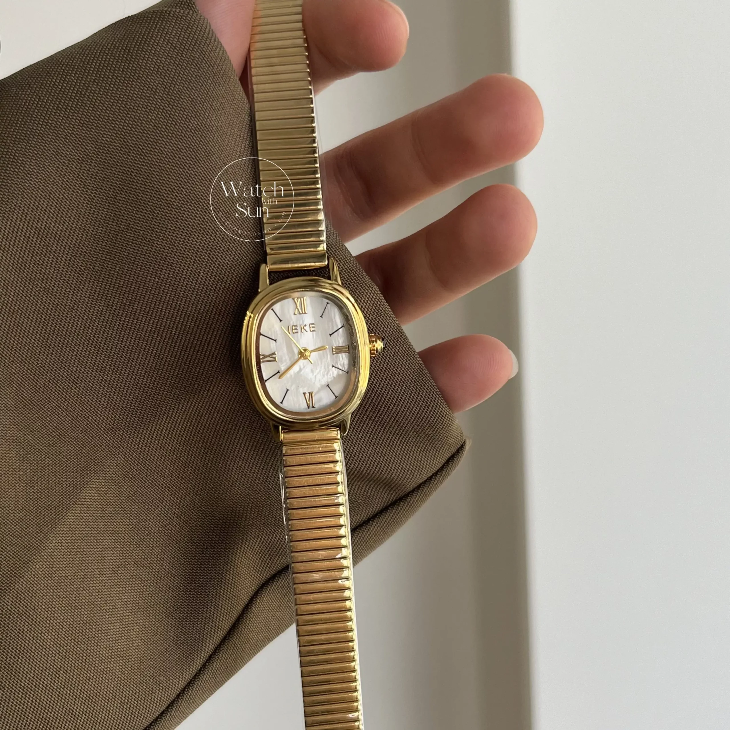 Women’s Classic Gold Oval Mother of Pearl Bracelet Watch