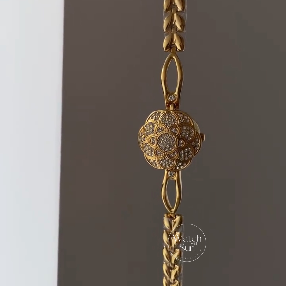 Vintage Silver Flower Shape Bracelet Watch