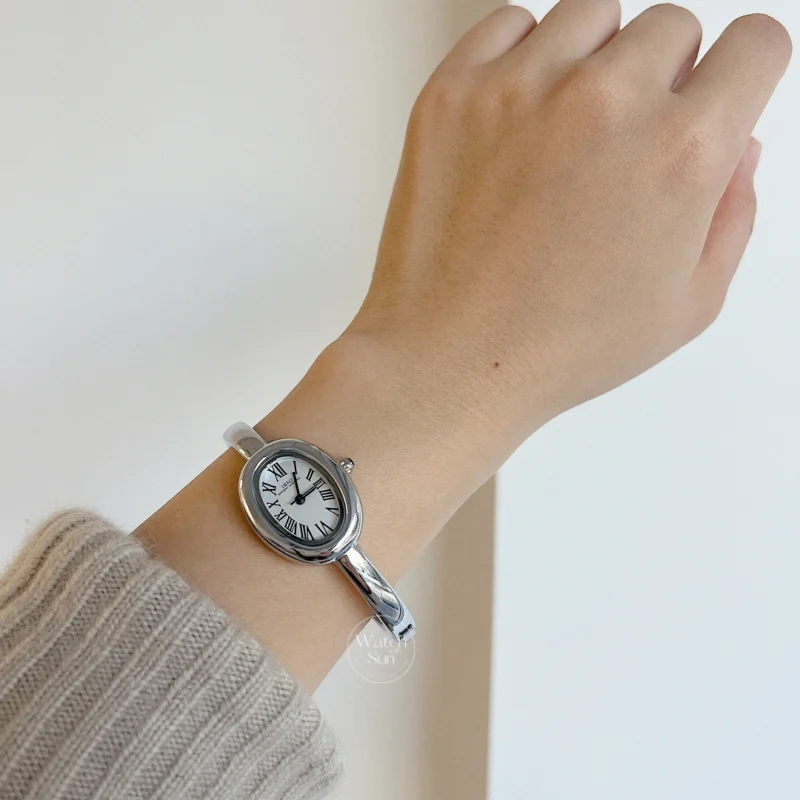 Vintage-Inspired Gold Oval Watch for Women Roman Numeral Dial Bangle Watch