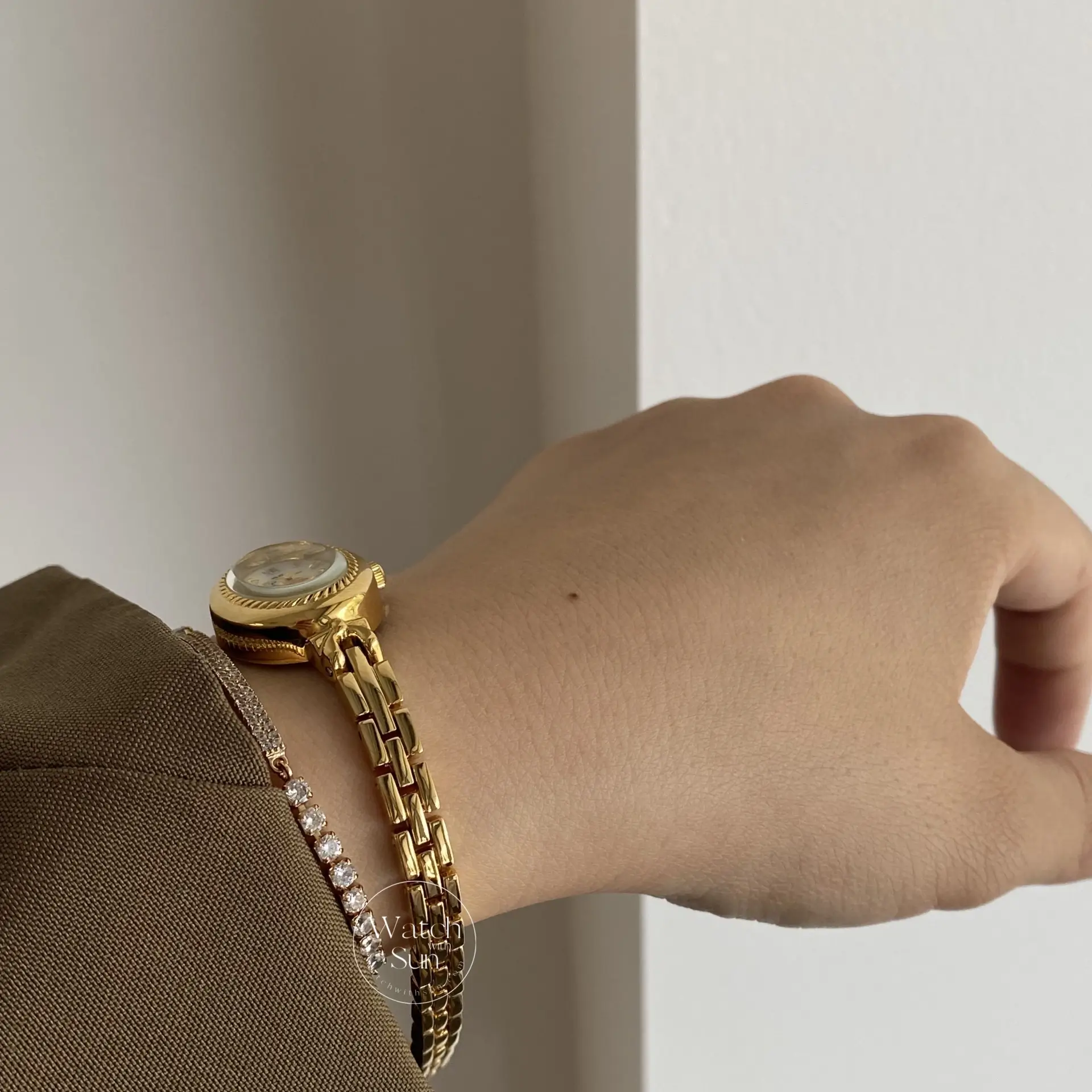 Small Face Gold Oval Watch Mother of Pearl Women’s Watch