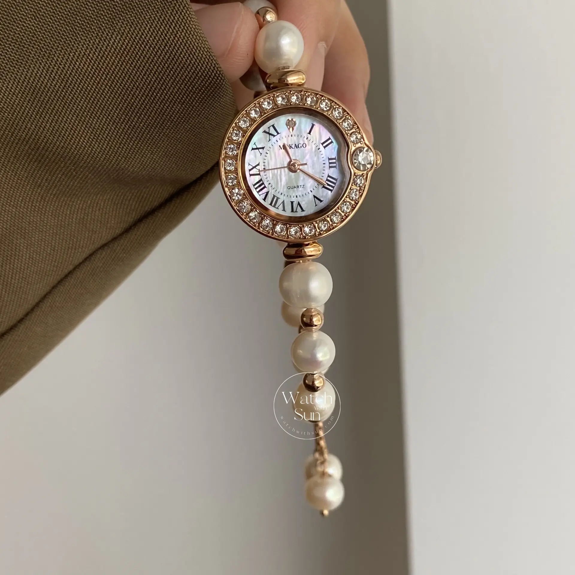 Mother of Pearl Ladies Watch Vintage Freshwater Pearl Bracelet Watch
