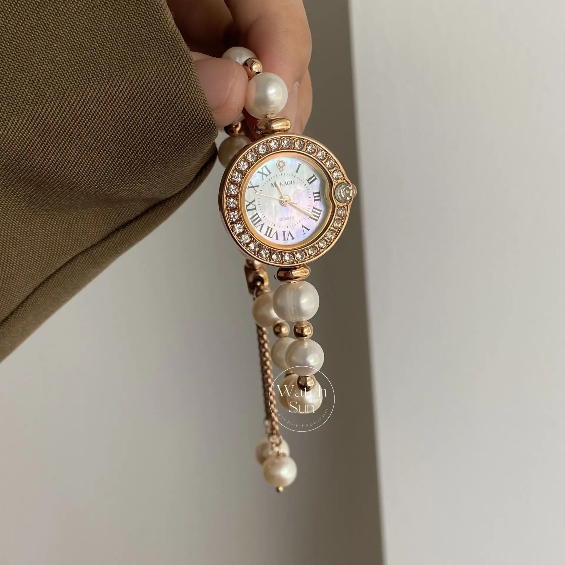 Mother of Pearl Ladies Watch Vintage Freshwater Pearl Bracelet Watch