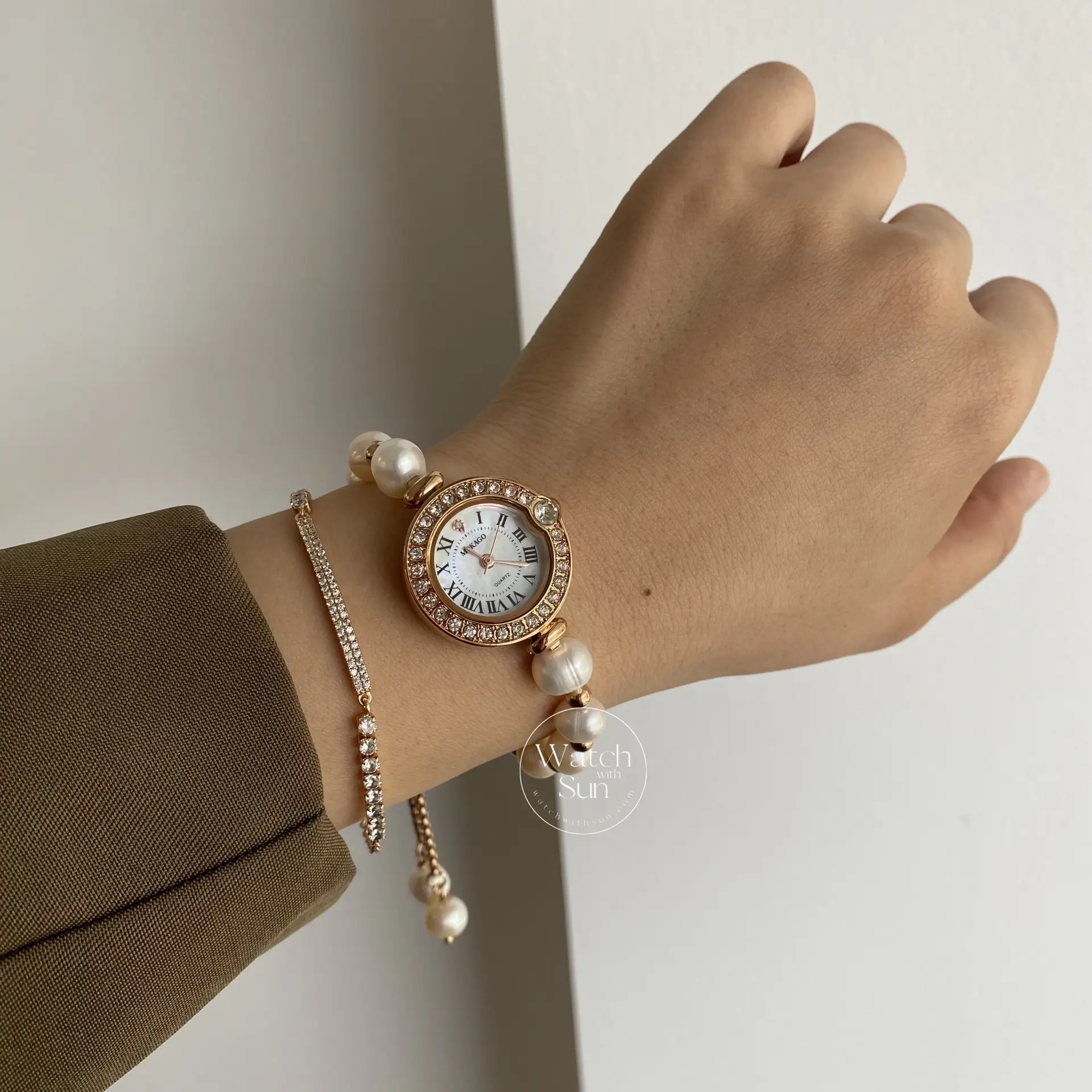 Mother of Pearl Ladies Watch Vintage Freshwater Pearl Bracelet Watch