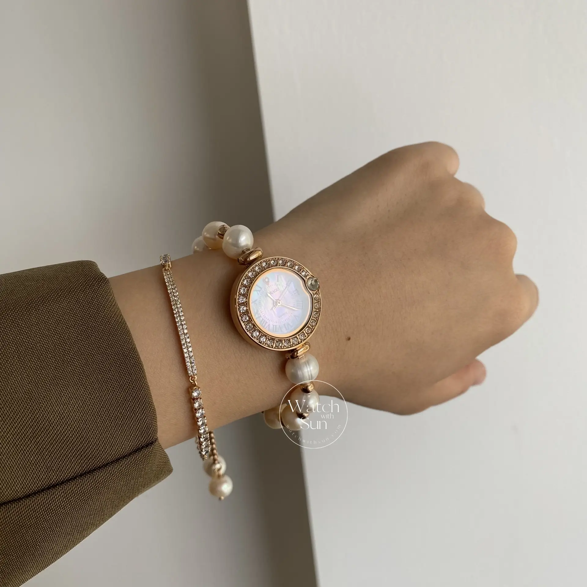 Mother of Pearl Ladies Watch Vintage Freshwater Pearl Bracelet Watch