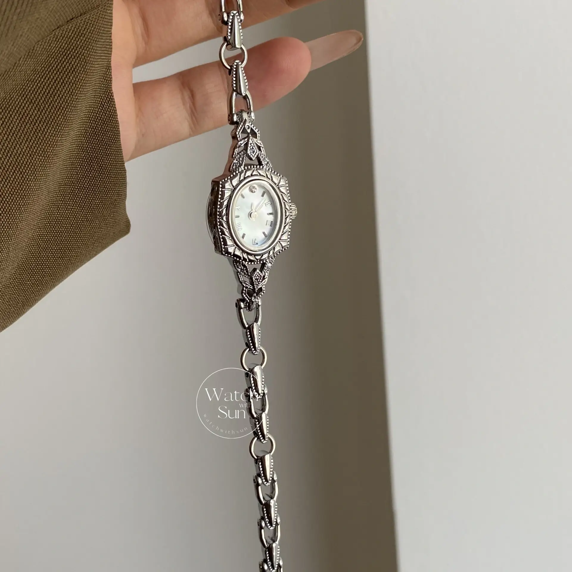 Vintage Mother of Pearl Silver Small Face Watch for Women