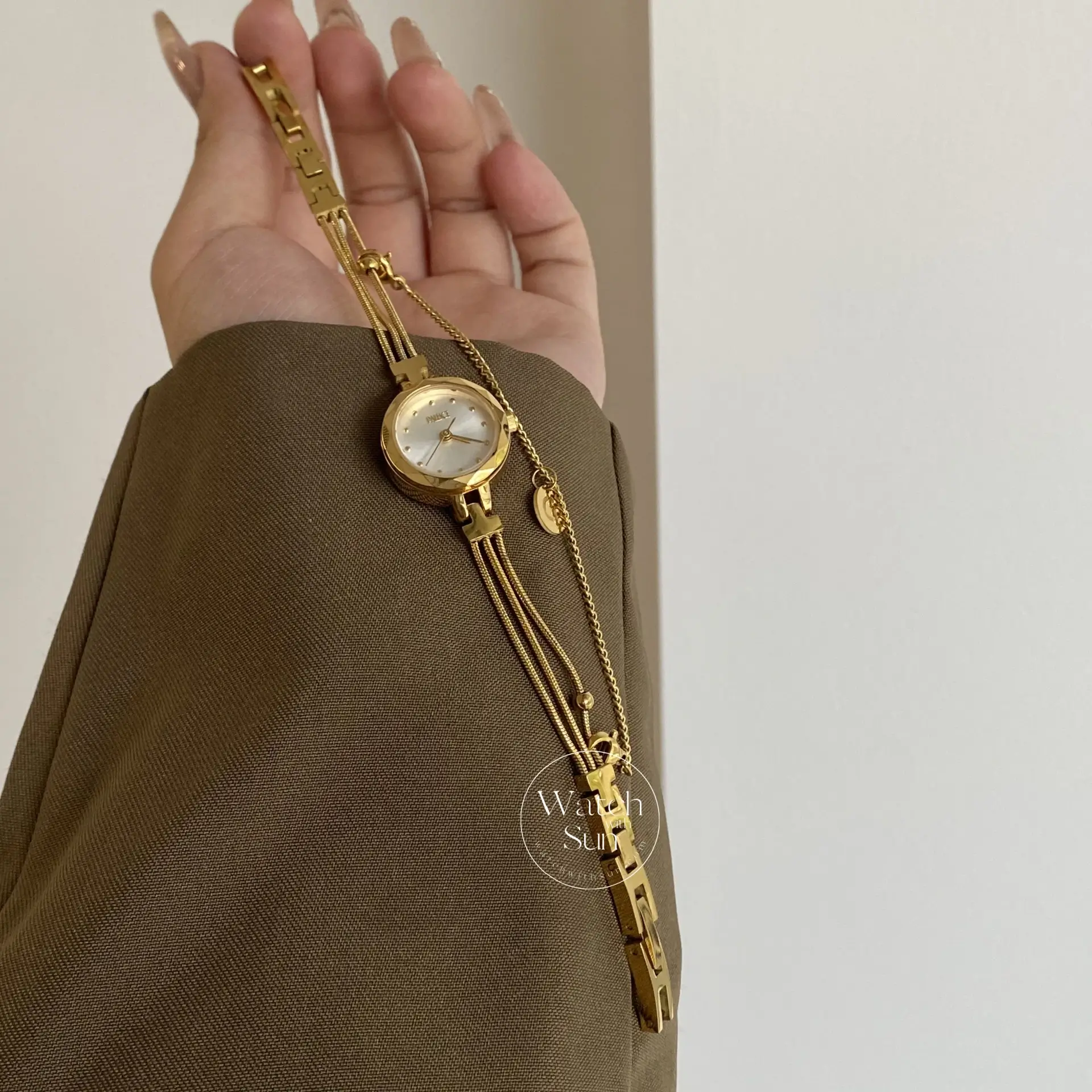 Women's Gold Wrist Watch Round Face Chain Bracelet Watch