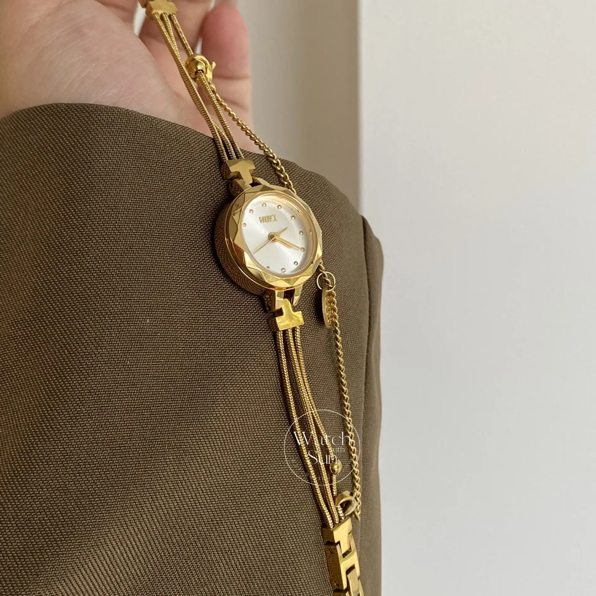 Women's Gold Wrist Watch Round Face Chain Bracelet Watch