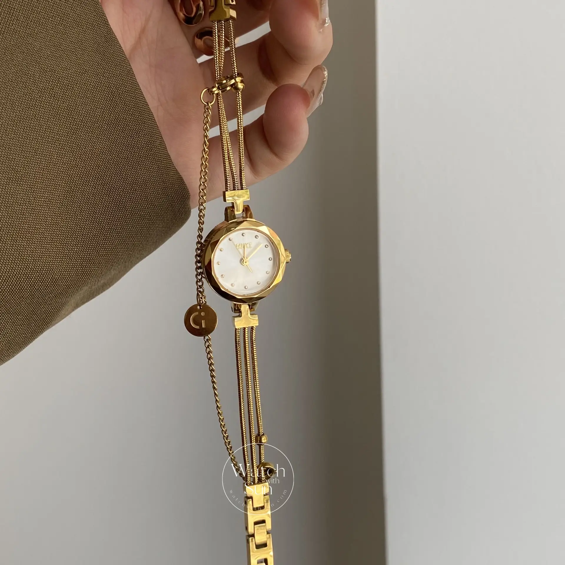 Women's Gold Wrist Watch Round Face Chain Bracelet Watch