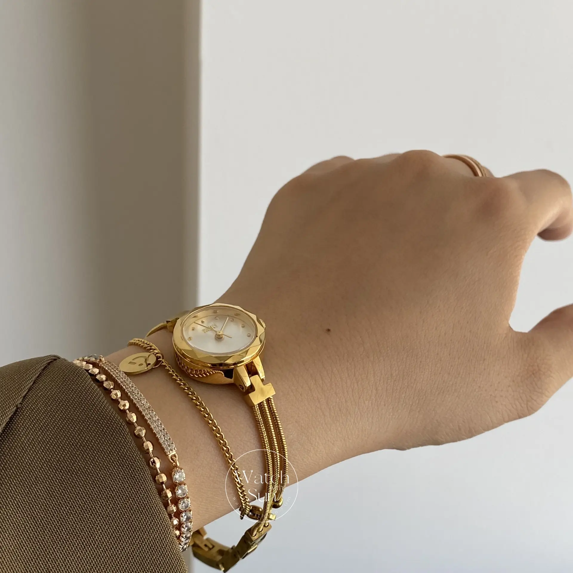 Women's Gold Wrist Watch Round Face Chain Bracelet Watch