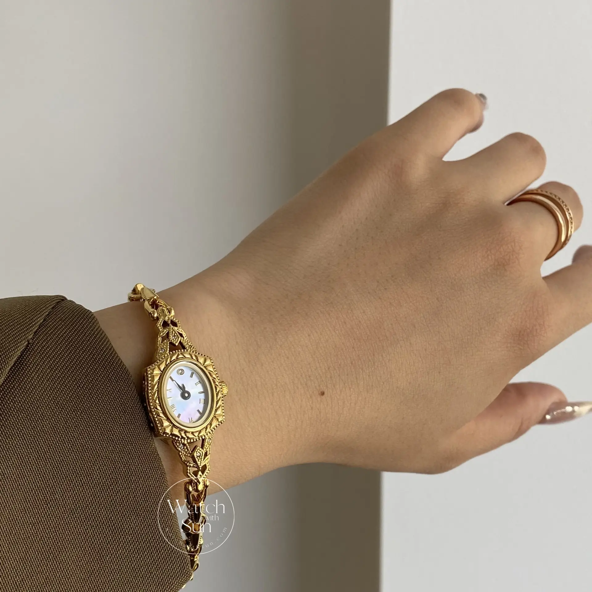 Vintage Gold Watches for Women Mother of Pearl Dial Watches