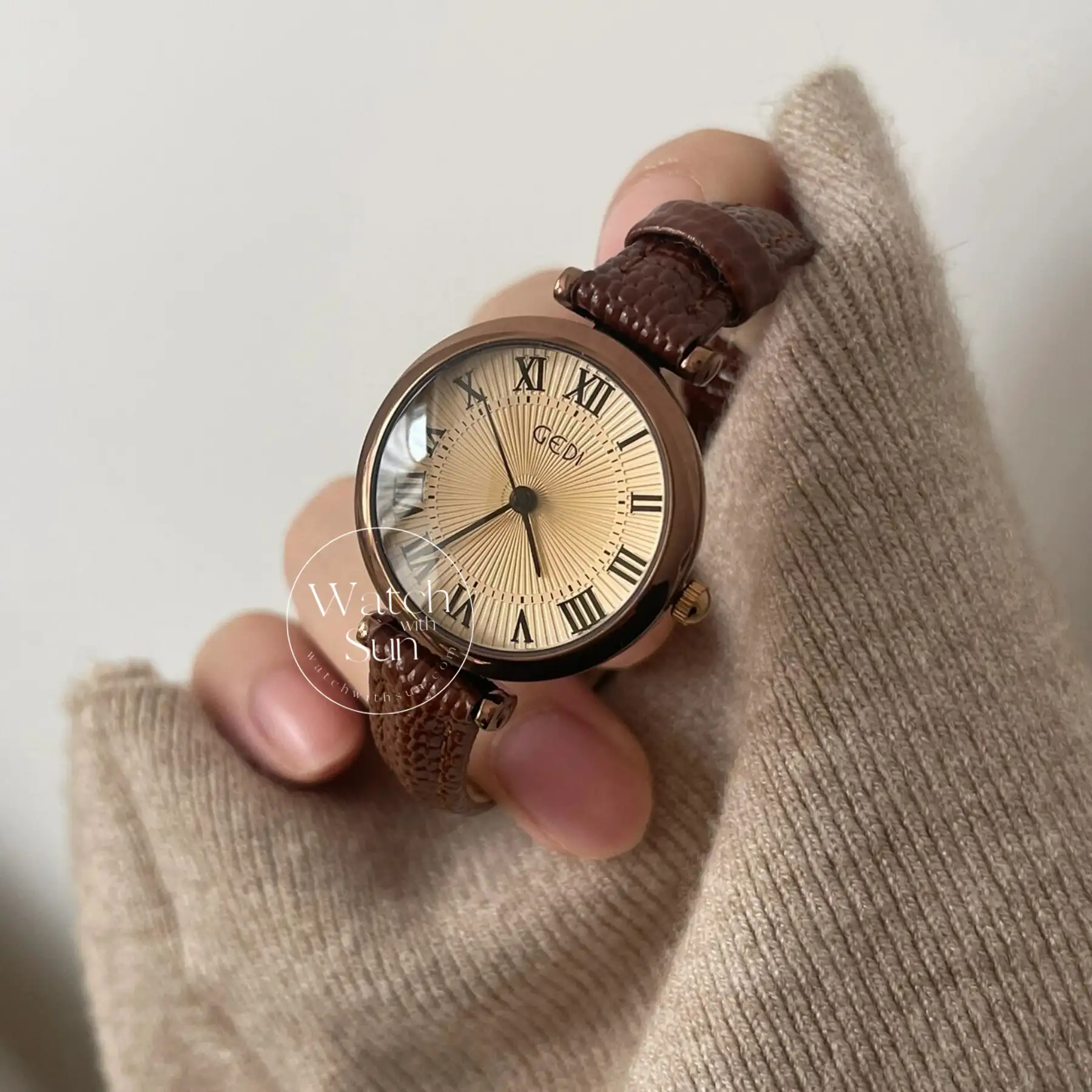 Vintage Brown Round Leather Wristwatch