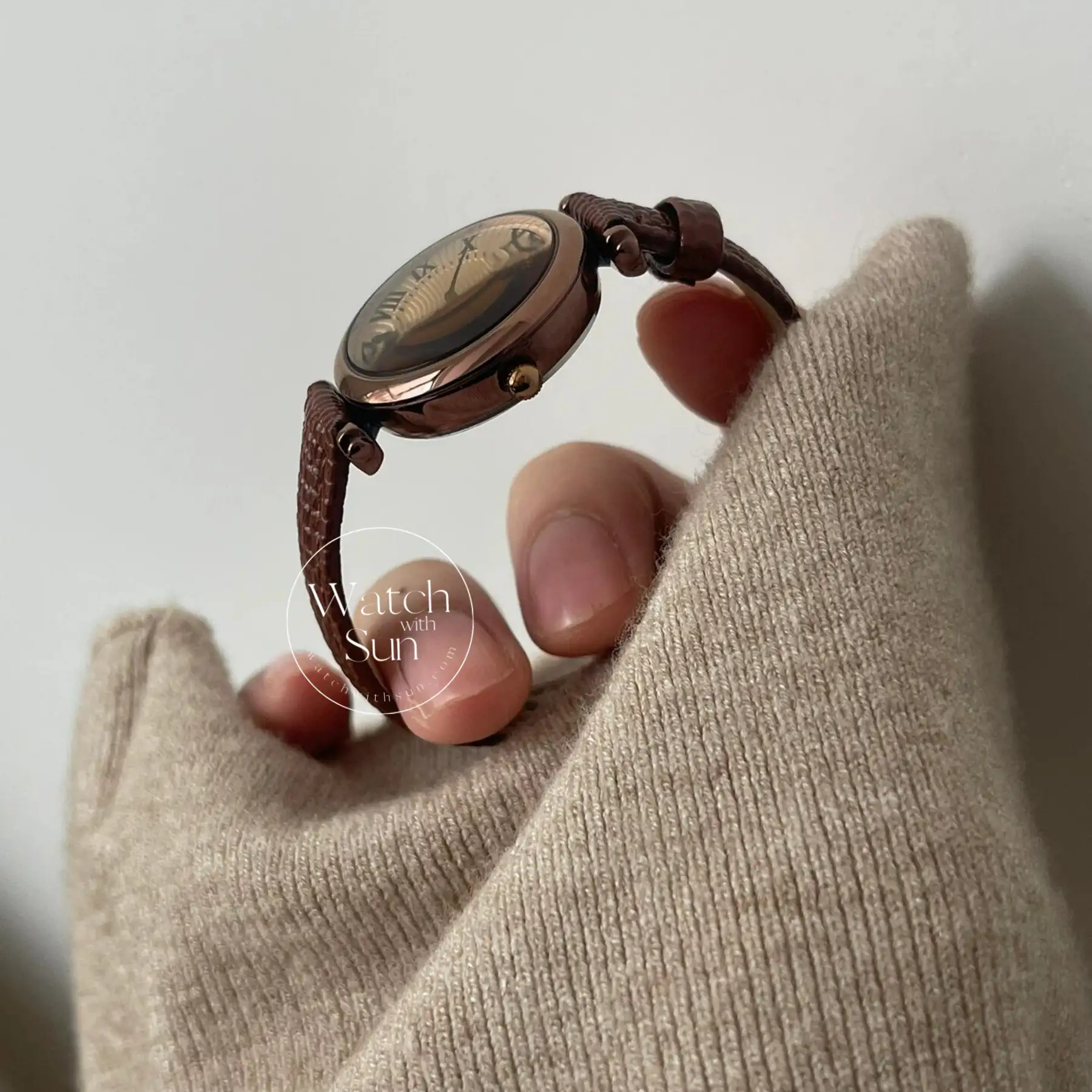 Vintage Brown Round Leather Wristwatch