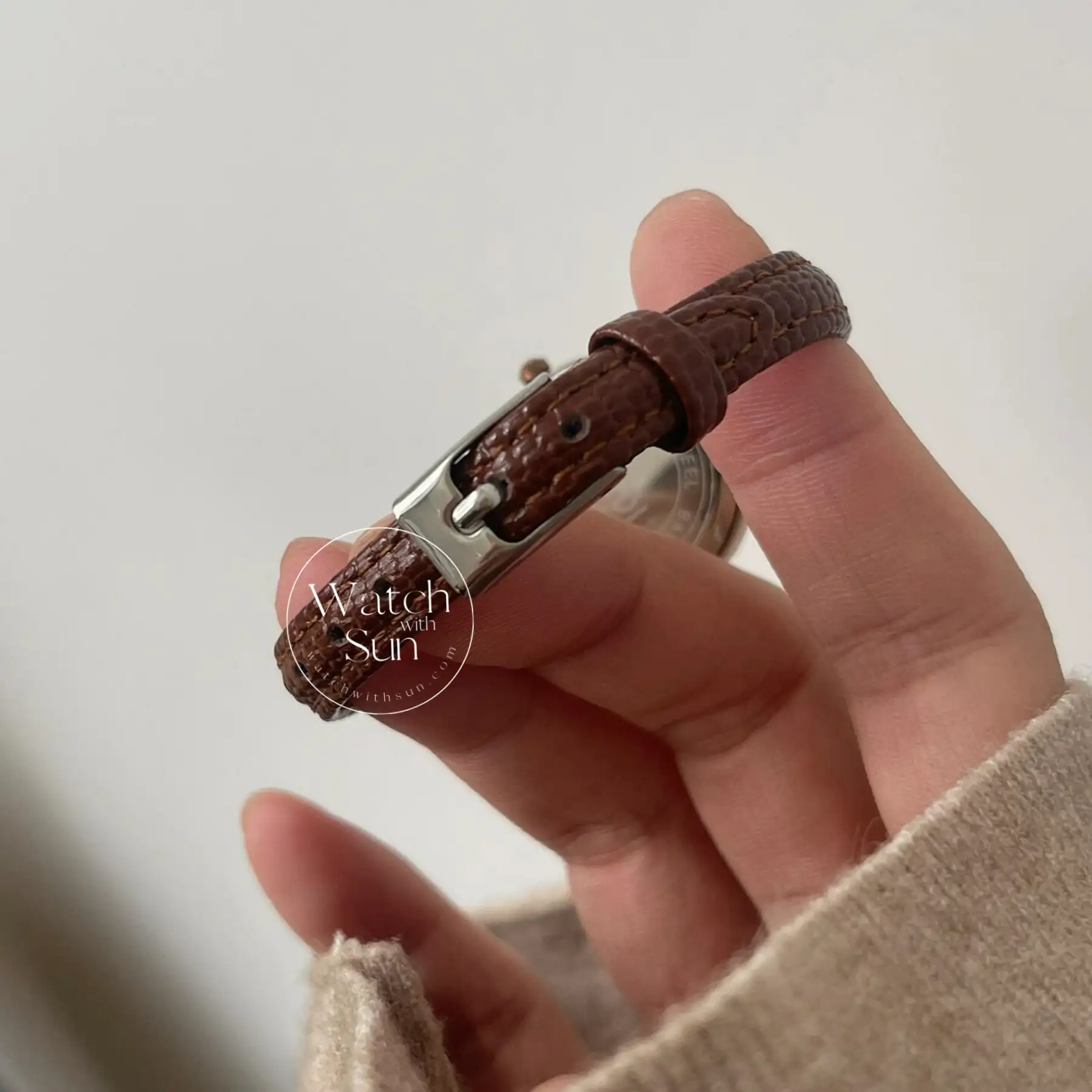 Vintage Brown Round Leather Wristwatch