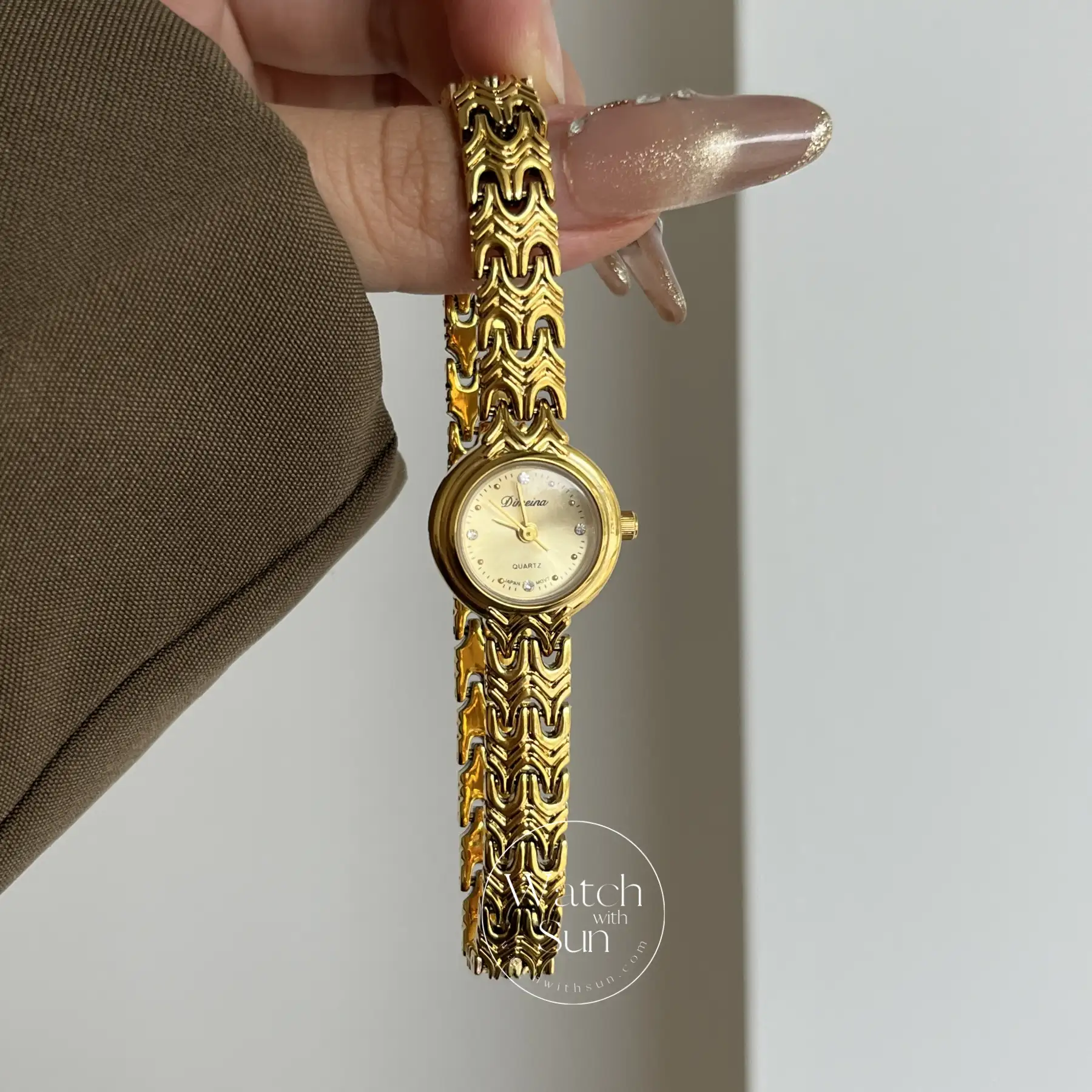 Wave Gold Bracelet Watch Small Round Face Watch for Women