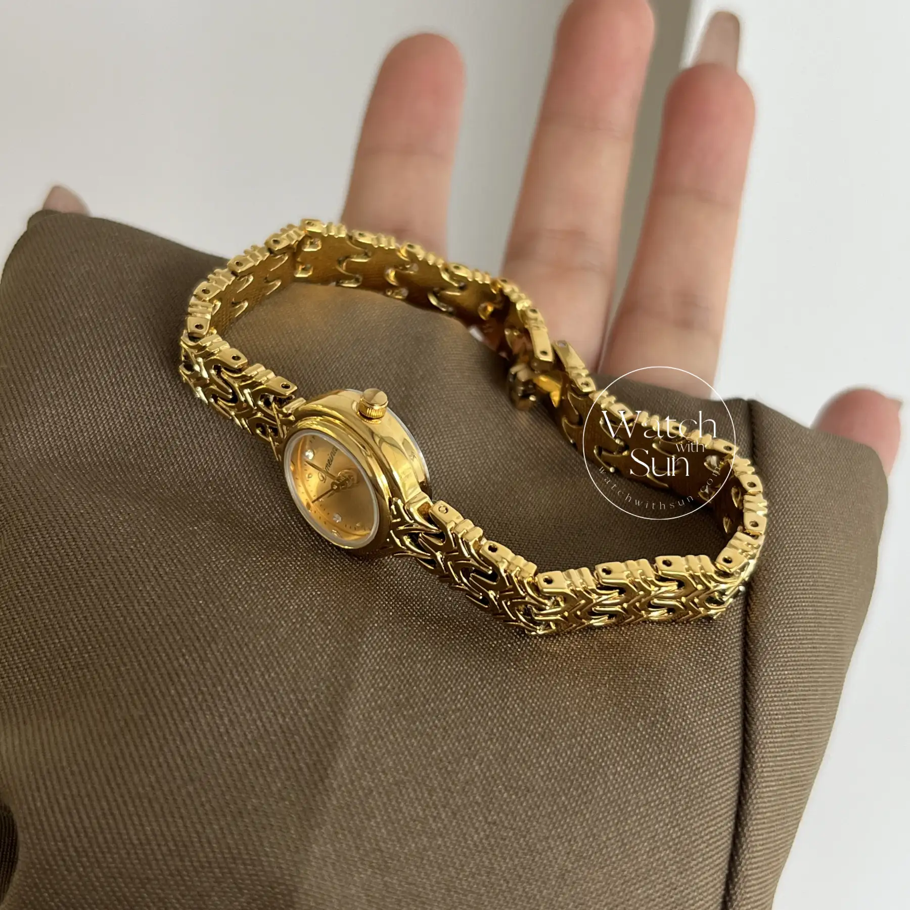 Wave Gold Bracelet Watch Small Round Face Watch for Women