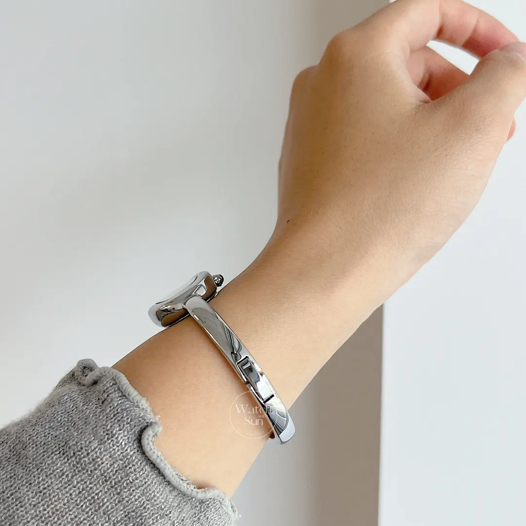 Vintage Gold Oval Watch Roman Numeral Dial Bangle Watch for Women