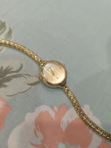 Chic Gold Round Face Ladies Watch Dainty Thin Bracelet Watch for Women