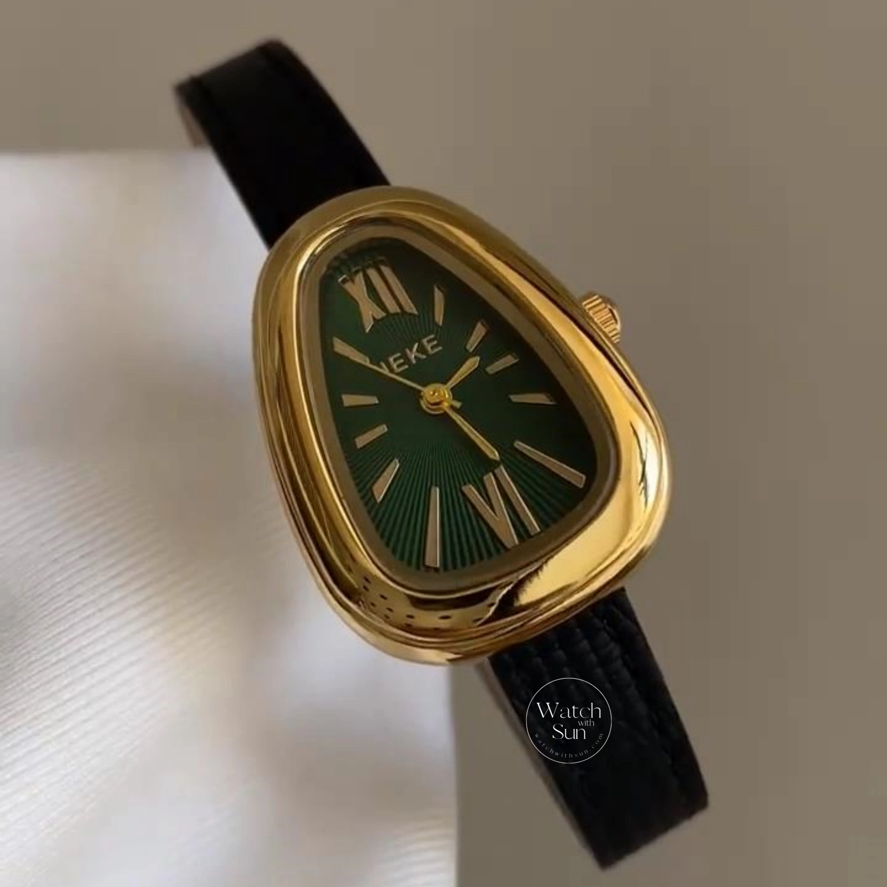 Vintage Style Snake Head Shape Burgundy Leather Watch Emerald Green Dial Watch