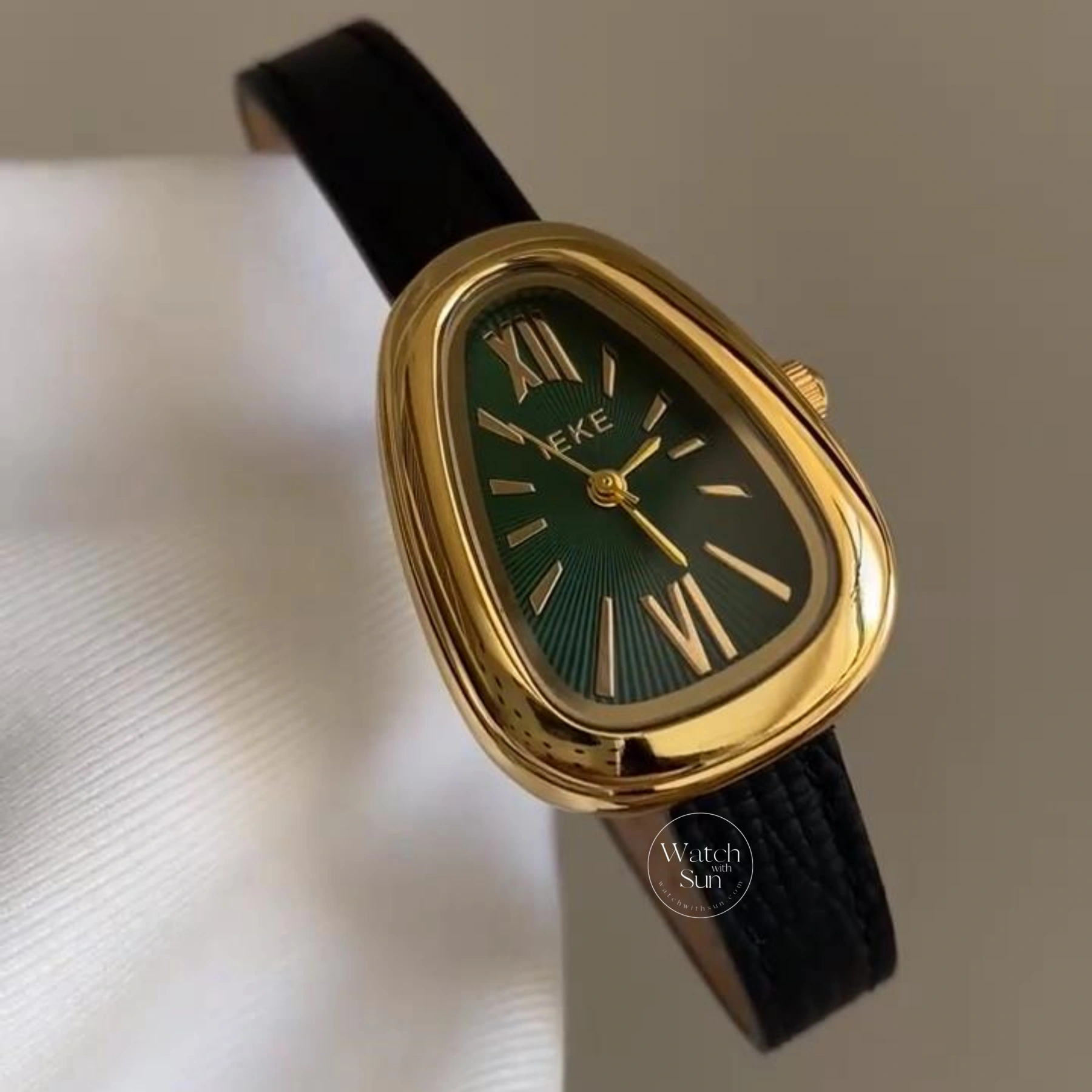 Vintage Style Snake Head Shape Burgundy Leather Watch Emerald Green Dial Watch