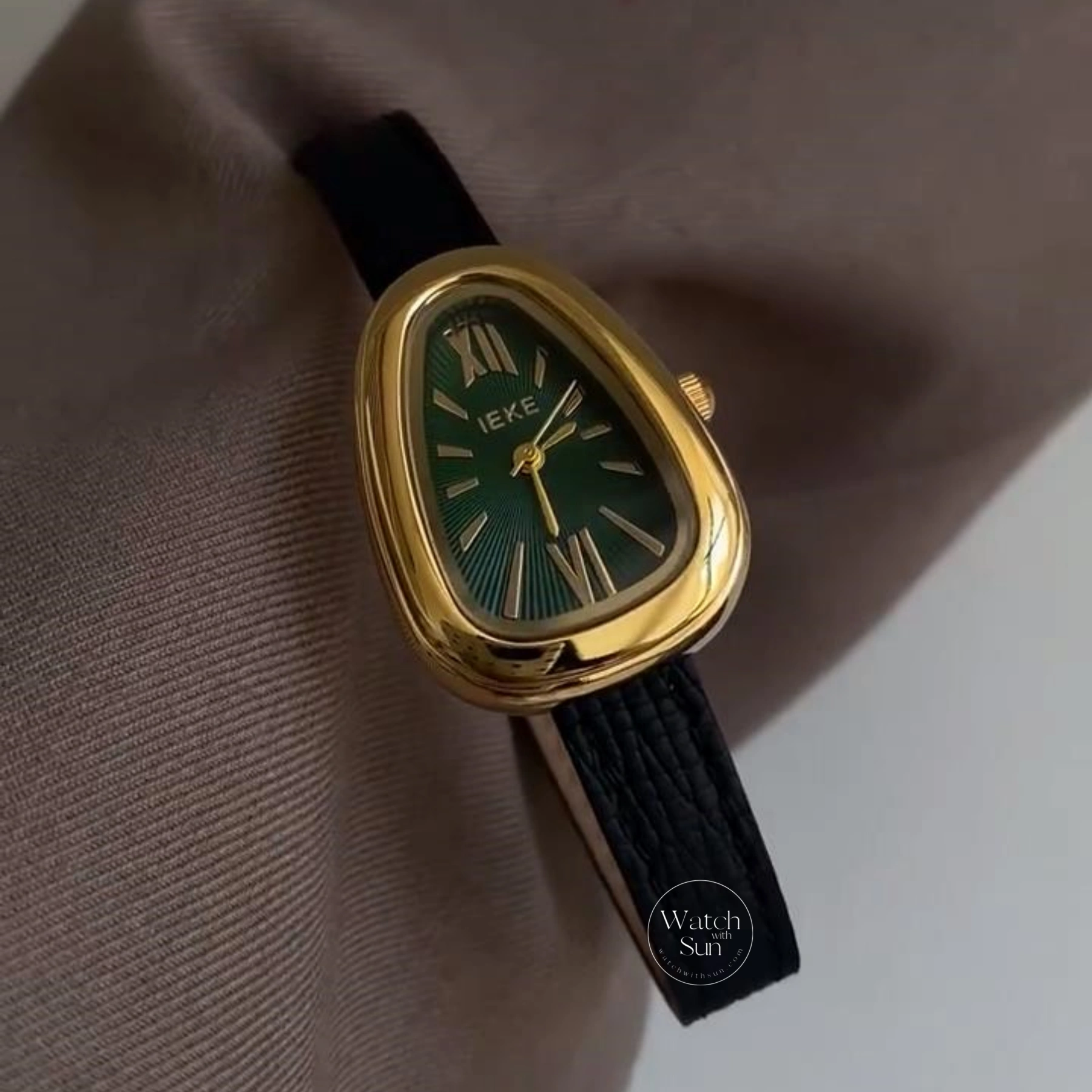 Vintage Style Snake Head Shape Burgundy Leather Watch Emerald Green Dial Watch