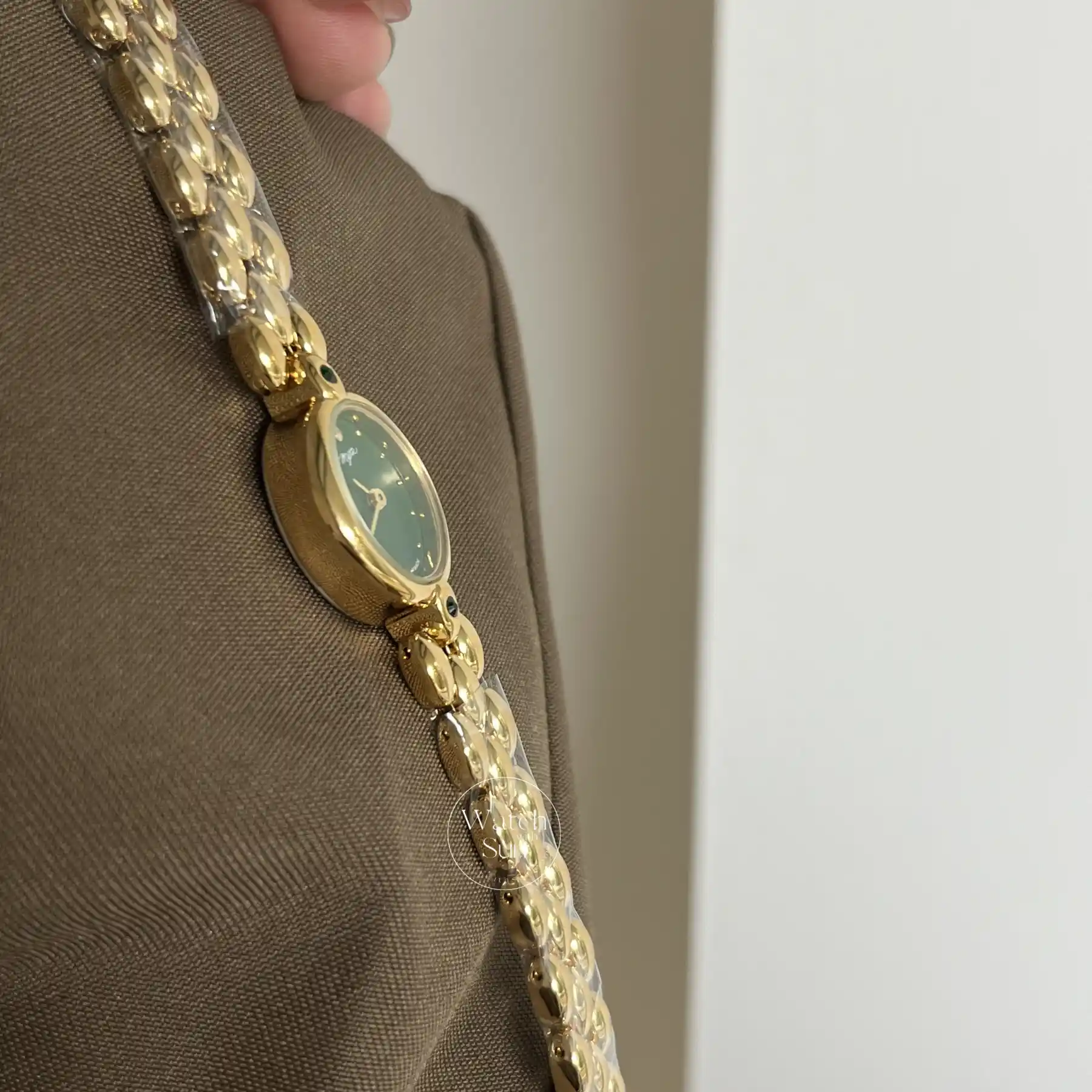 Vintage-Inspired Green Oval Face Bracelet Watch for Women