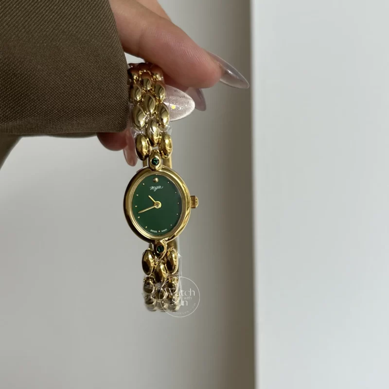 Vintage-Inspired Green Oval Face Bracelet Watch for Women