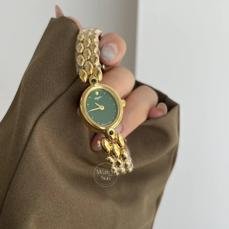 Vintage-Inspired Green Oval Face Bracelet Watch for Women
