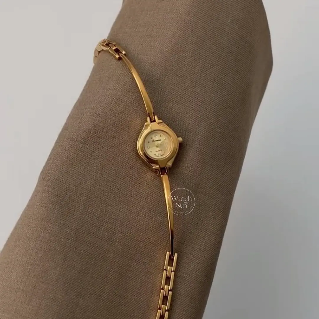 Vintage-inspired Gold Women's Watch Small Face Watch for Petite Wrist