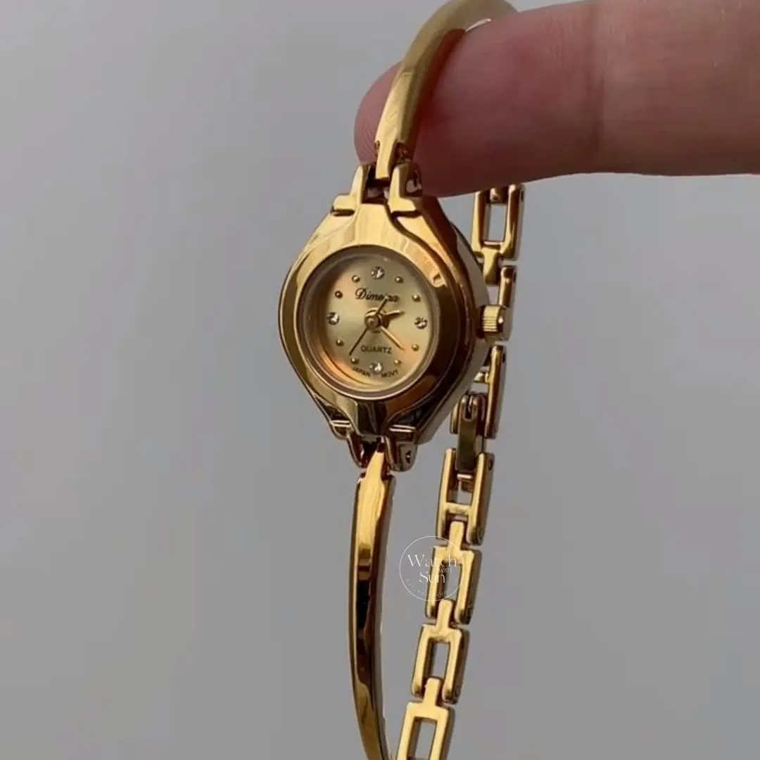 Vintage-inspired Gold Women's Watch Small Face Watch for Petite Wrist