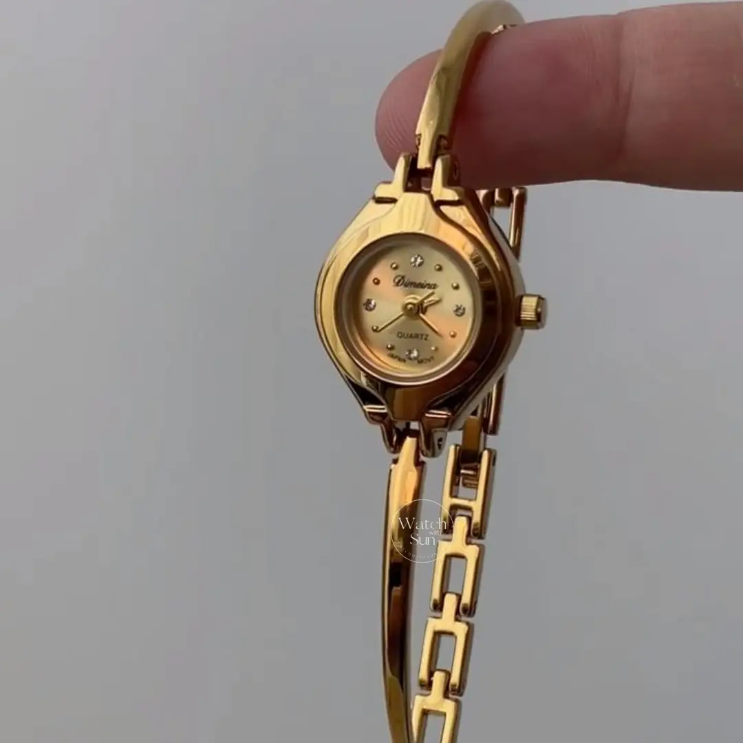 Vintage-inspired Gold Women's Watch Small Face Watch for Petite Wrist
