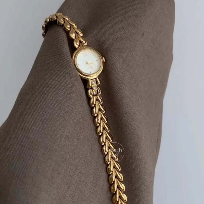 Dainty Gold Small Round Face Watch Heart-Shaped Links Bracelet Watch for Women