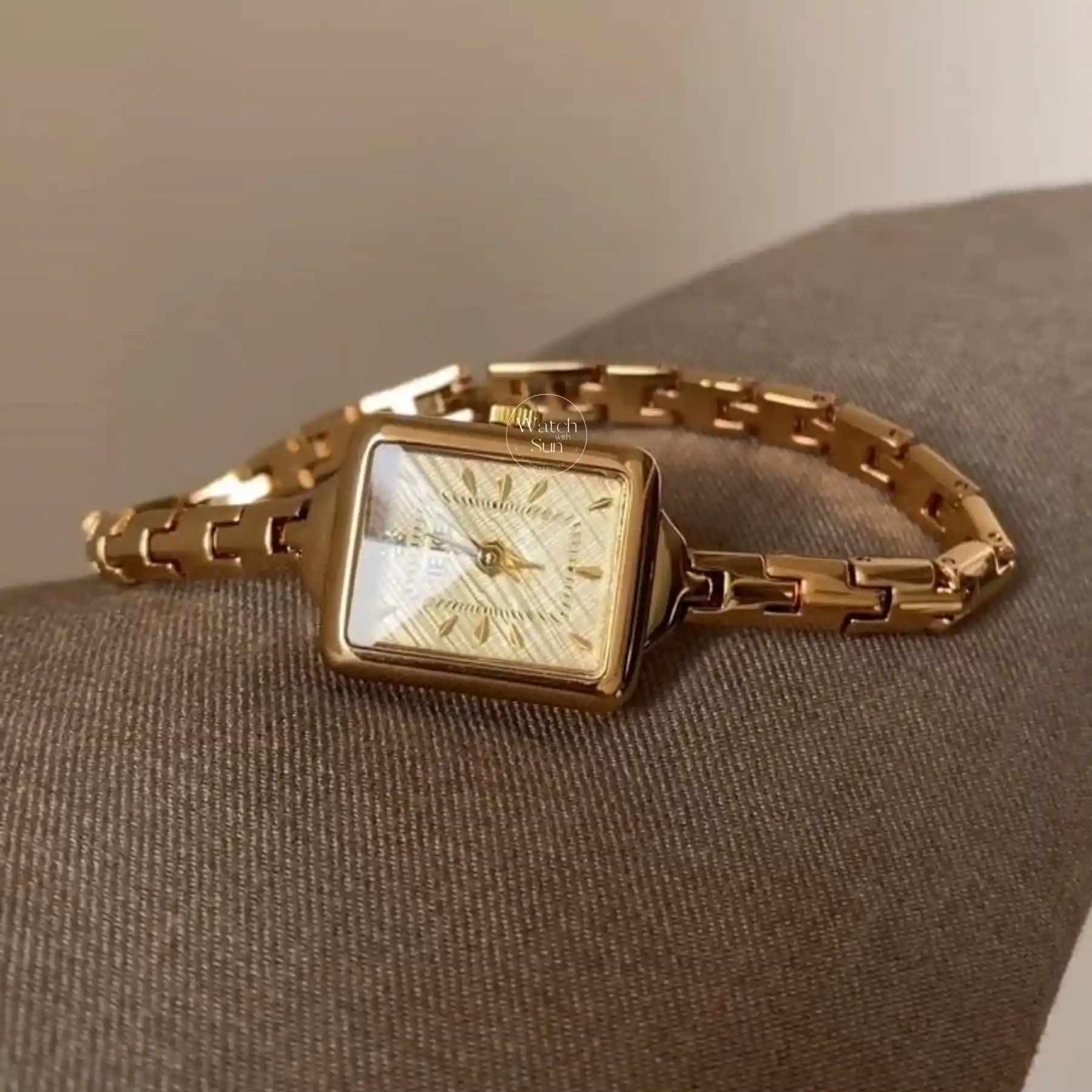 Vintage Style Gold Square Watch for Women Slim Elegant Ladies Bracelet Watch