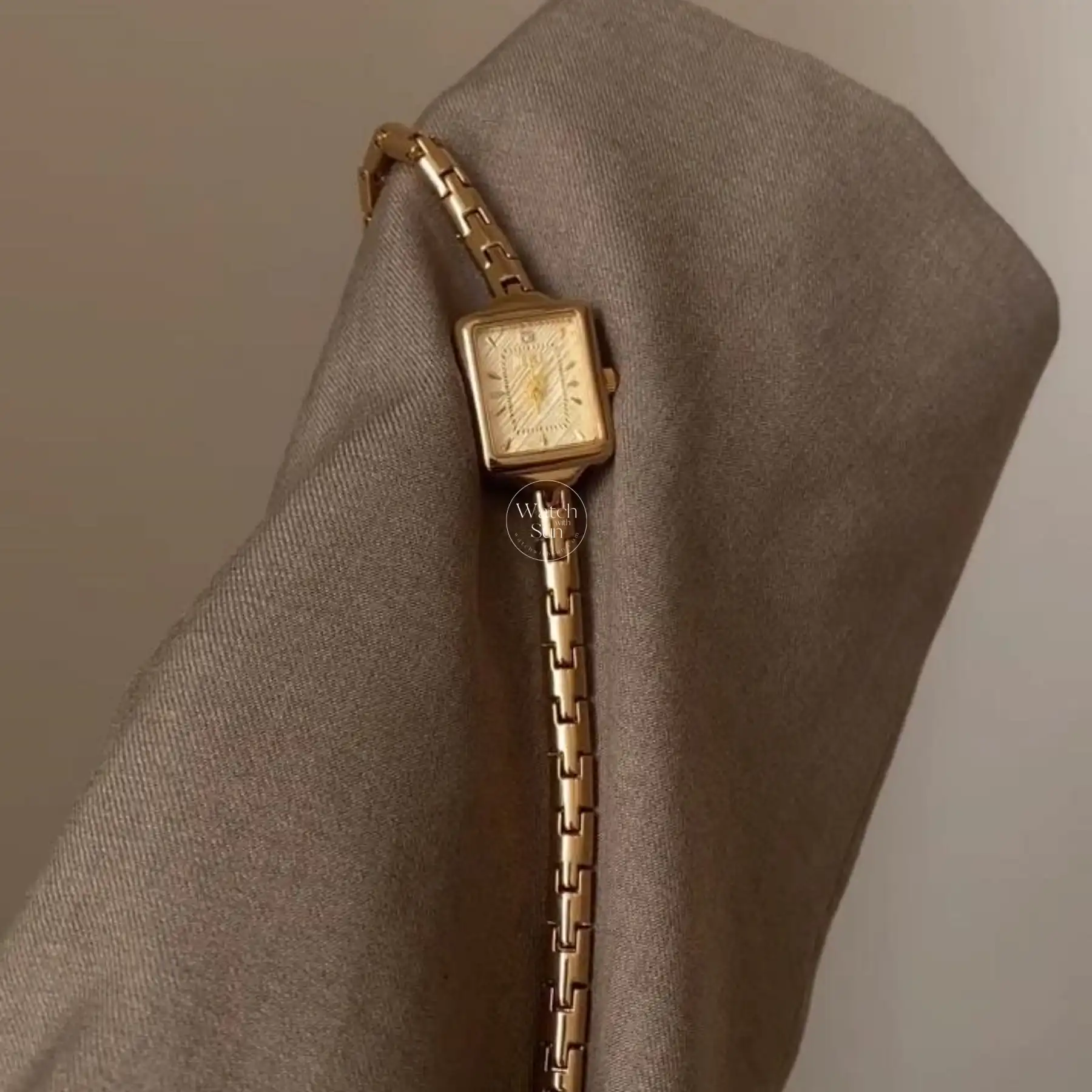 Vintage Style Gold Square Watch for Women Slim Elegant Ladies Bracelet Watch