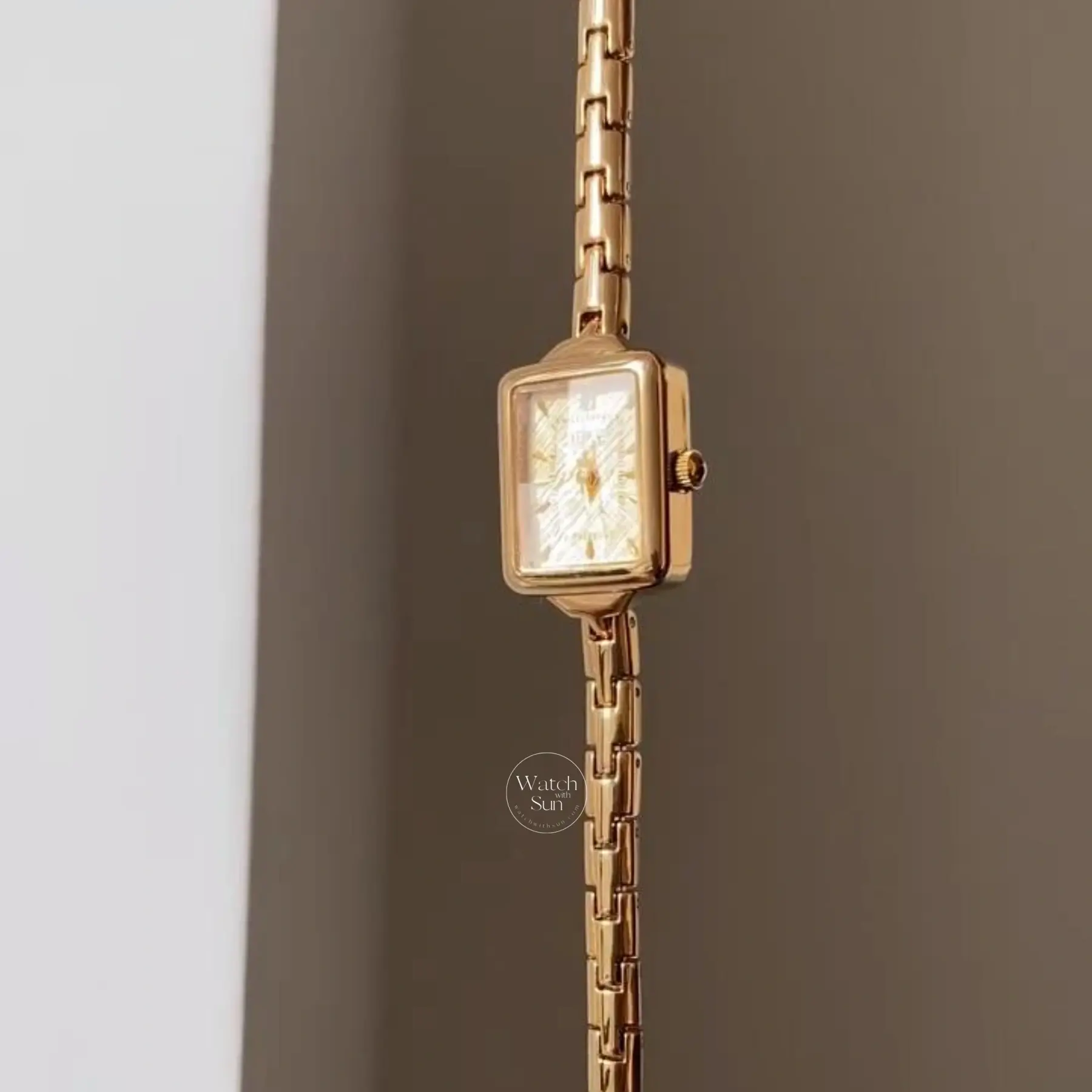Vintage Style Gold Square Watch for Women Slim Elegant Ladies Bracelet Watch