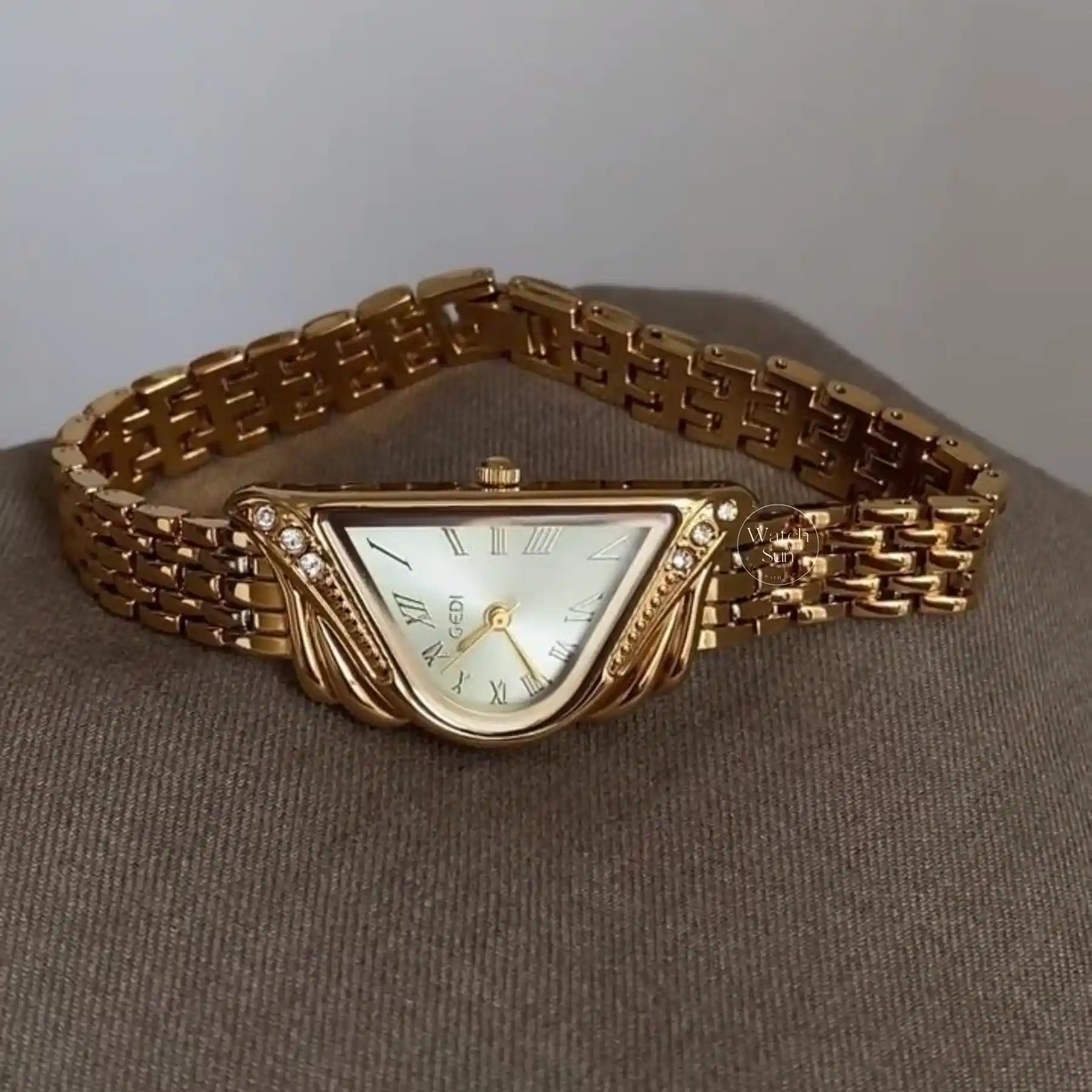 Harp-Inspired Crystal Accents Ladies Watch Vintage Style Gold Bracelet Watch for Women