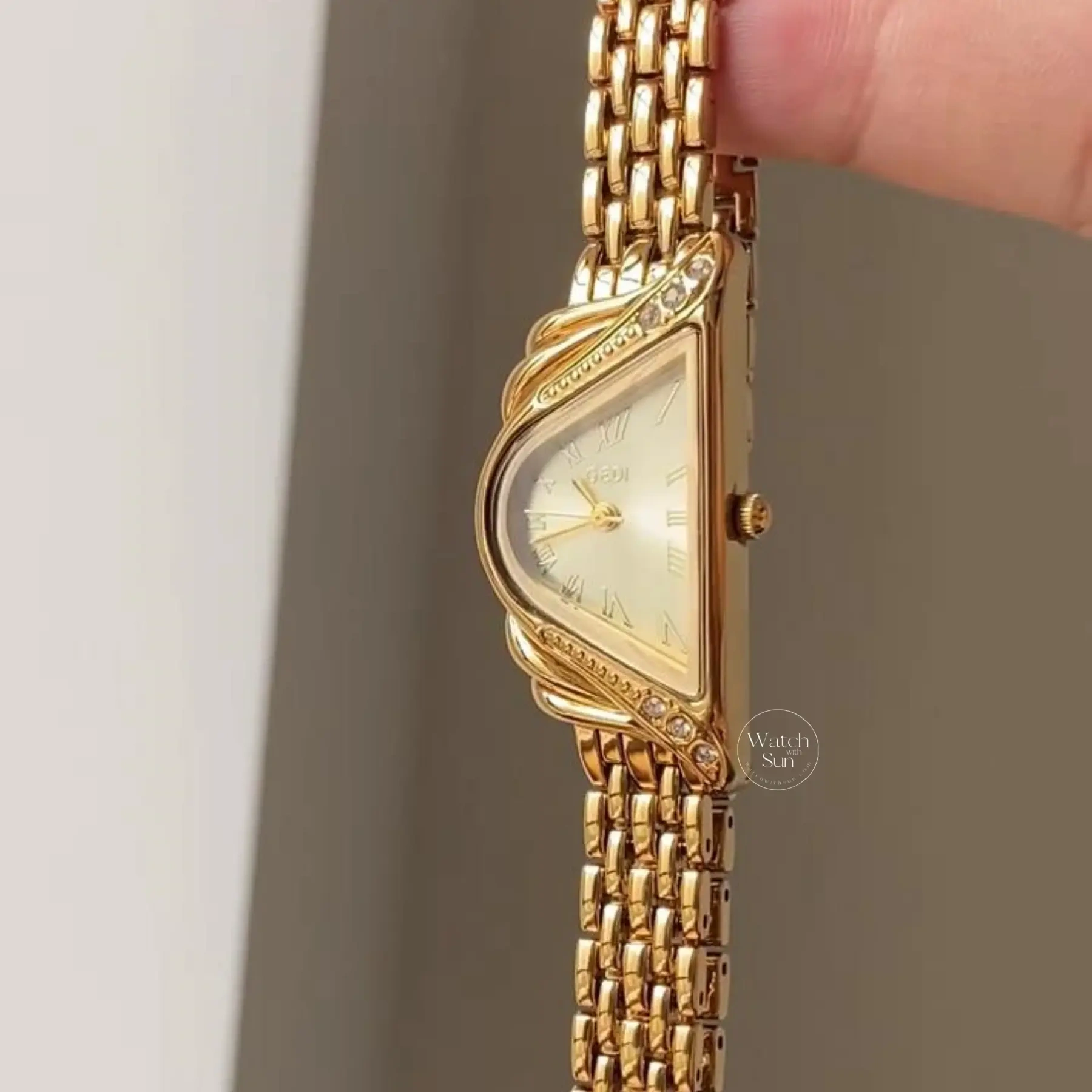 Harp-Inspired Crystal Accents Ladies Watch Vintage Style Gold Bracelet Watch for Women
