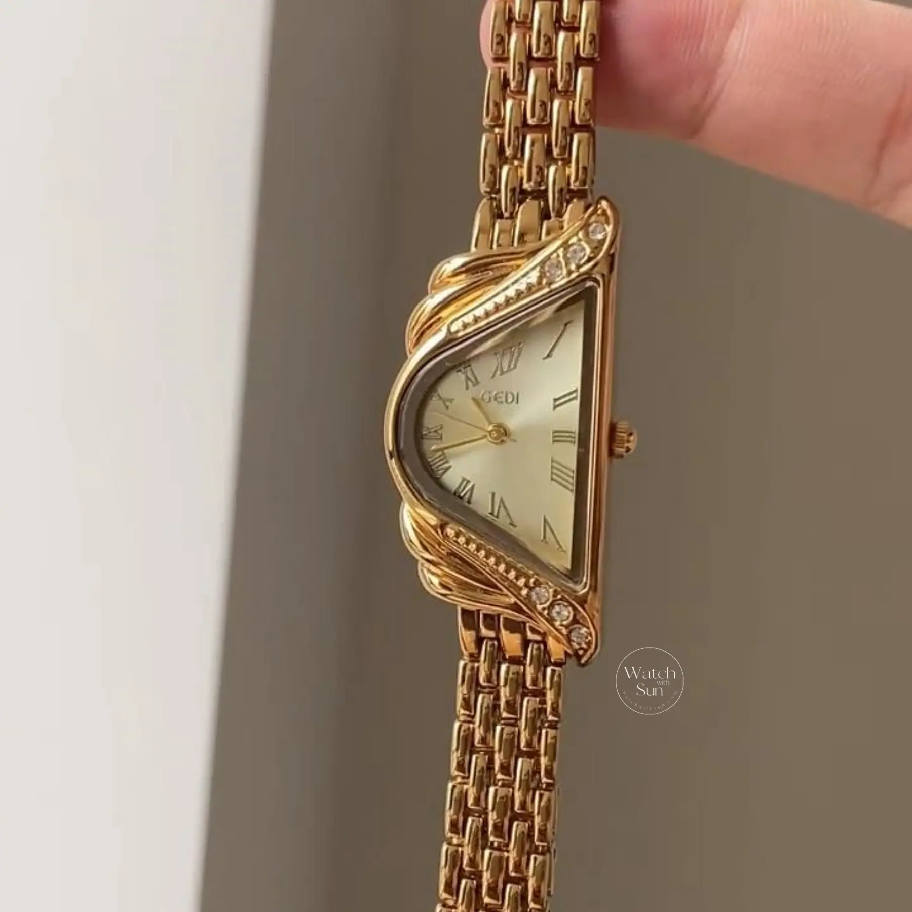 Harp-Inspired Crystal Accents Ladies Watch Vintage Style Gold Bracelet Watch for Women