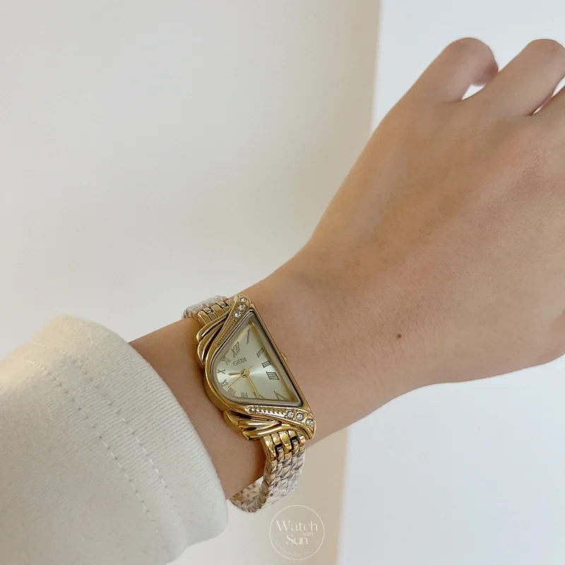 Harp-Inspired Crystal Accents Ladies Watch Vintage Style Gold Bracelet Watch for Women