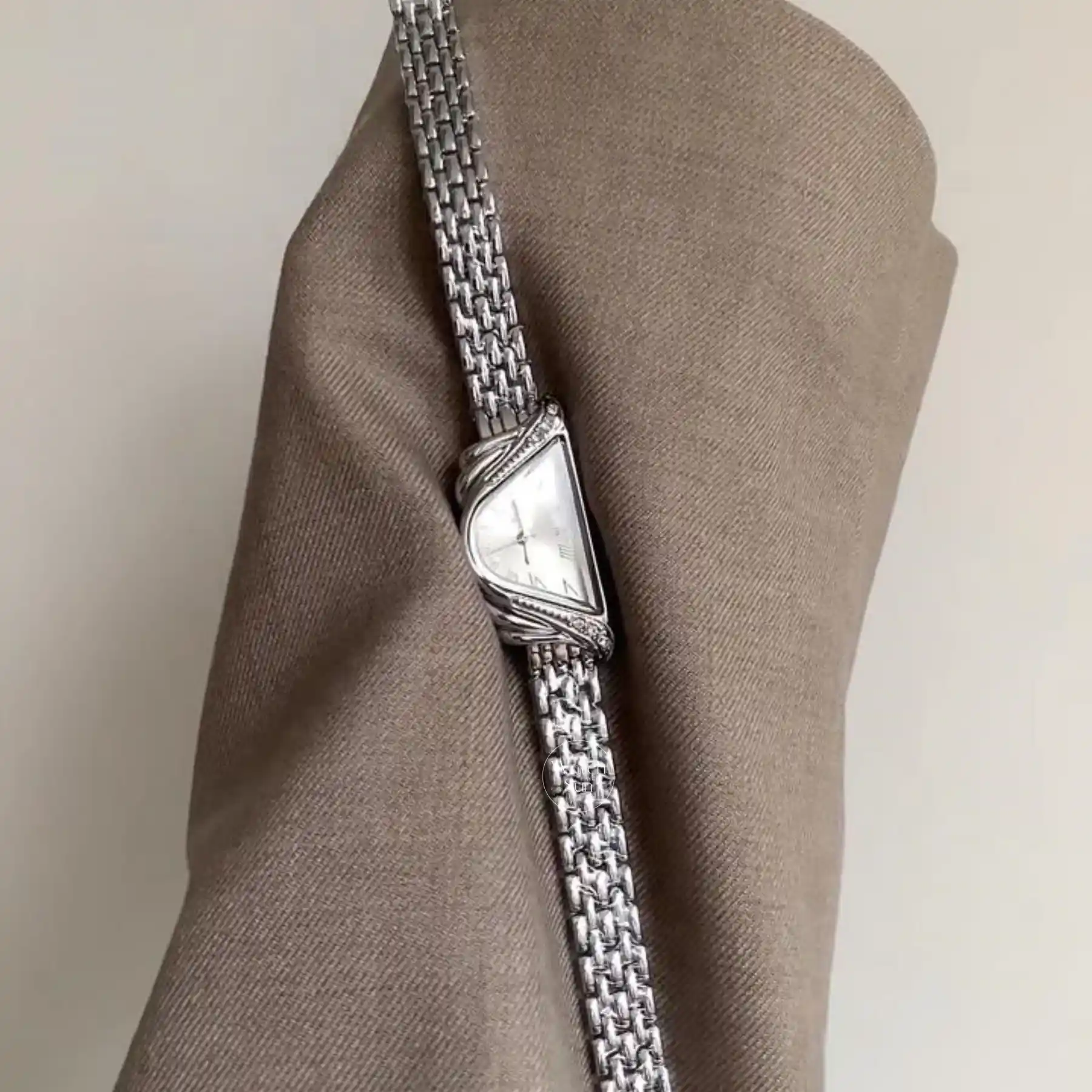 Harp-Inspired Crystal Accents Ladies Watch Vintage Style Silver Bracelet Watch for Women