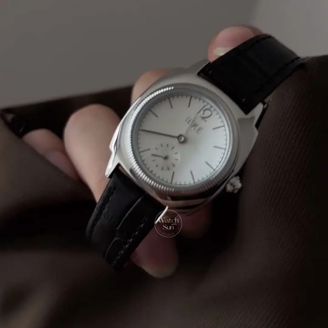 Classic Gold Round Dial Women's Watch Dainty Black Leather Strap Watch